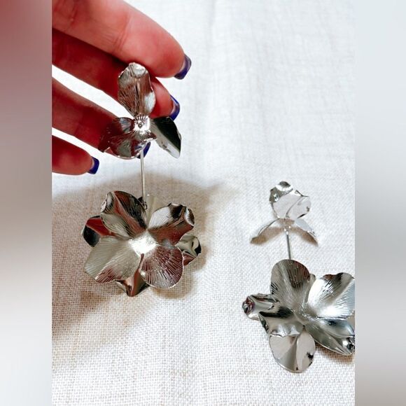 Zara Jewelry - Flower drop earrings N201